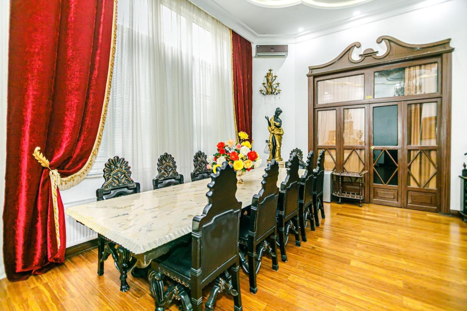 Sera Hotel Bakoe Buitenkant foto